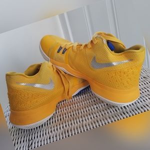 Kyrie Azurie Elizabeth Nike Basketball Shoes